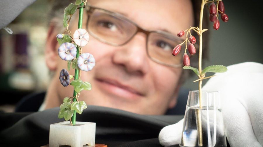 (FOTO) Florile Faberge din piatră – o capodoperă impresionantă. Le vei îndrăgi la prima vedere