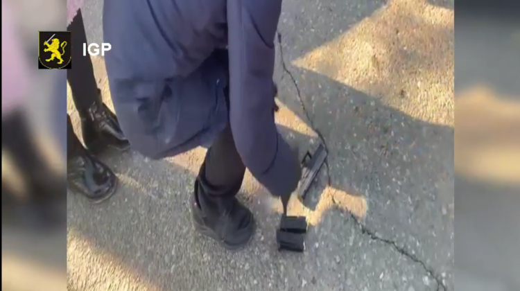 (VIDEO) Momentul reținerii tânărului care a împușcat în două minore din Holercani. Arma era la el