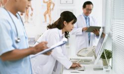 Moldovenii, îngenunchiați de o nouă nenorocire! Servicii medicale mai scumpe la stat și privat