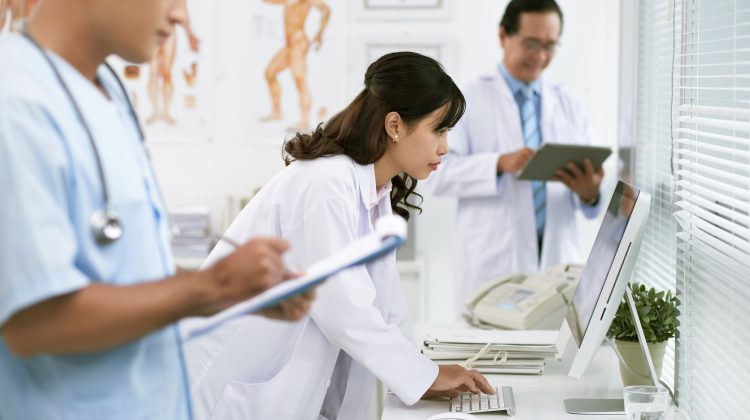 Moldovenii, îngenunchiați de o nouă nenorocire! Servicii medicale mai scumpe la stat și privat