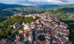 Cine pierde în afacerea caselor vândute cu 1 euro în Italia. Nu este totul atât de roz (FOTO)