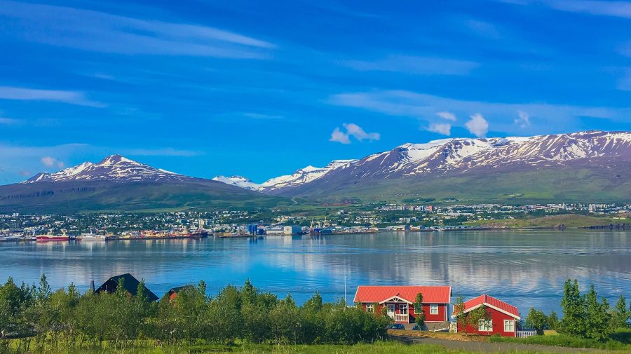 Țara în care elevii sunt în sălile de clasă, restaurantele sunt deschise, iar turiștii sunt bineveniți