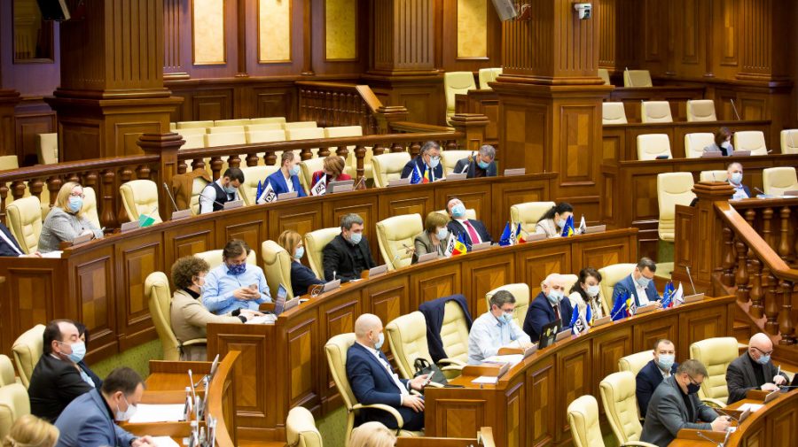 Deputații amenință ANRE și Consiliul Concurenței cu proteste dacă nu i-au la control scumpirea carburanților