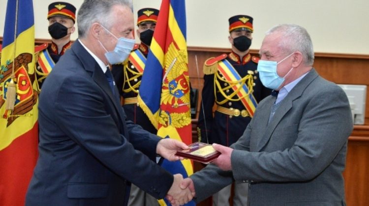 Veterani ai luptelor de pe Nistru, decorați cu distincții ale Armatei Naționale