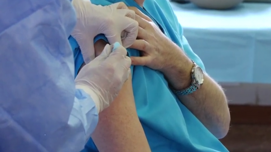 (VIDEO) La Bălți, campania de vaccinare împotriva COVID-19 a început „cu Doamne ajută!”