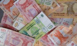 Salarii de 130 mii lei la stat. Proiectul plafonării lefurilor unor categorii de bugetari, susținut de o comisie