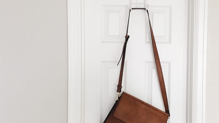 (FOTO) Ce genți alegem pentru o ținută business? Cele mai potrivite recomandări