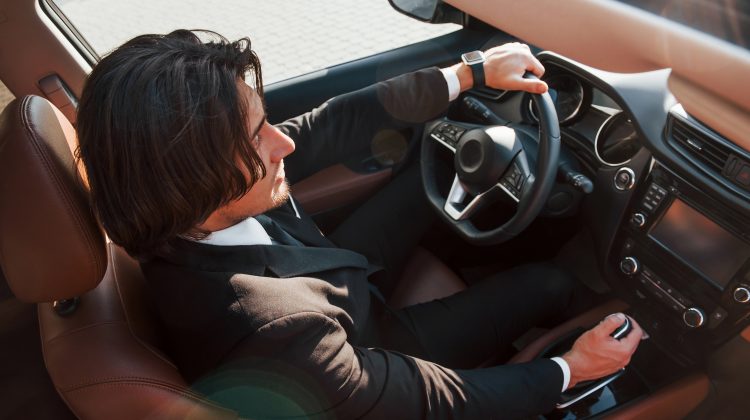 Moldovenii importă lunar cu 20% mai multe automobile. Prognoze de la Veaceslav Ioniță