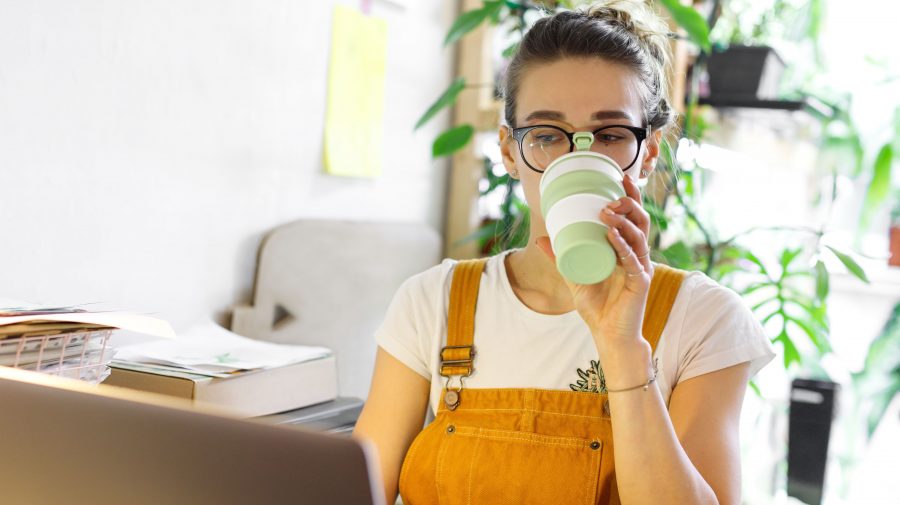 Un grup de profesori, instruiți să predea educația ecologică în opt școli din țară