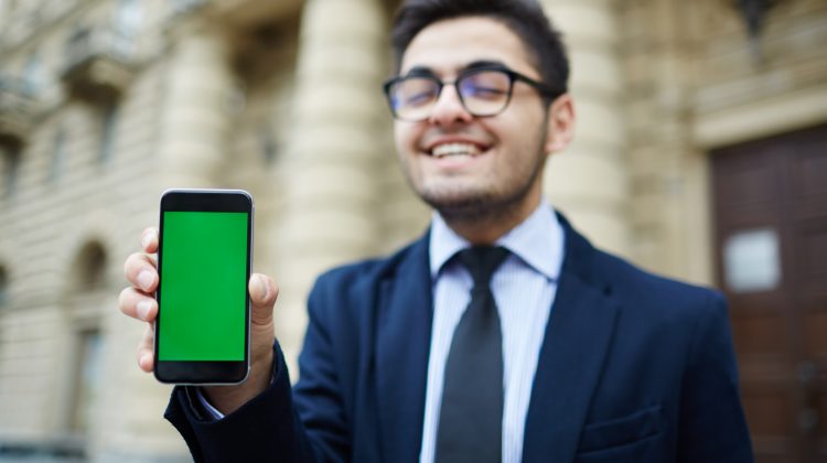 AȘA NU! Cele mai întâlnite greșeli la utilizarea unui smartphone