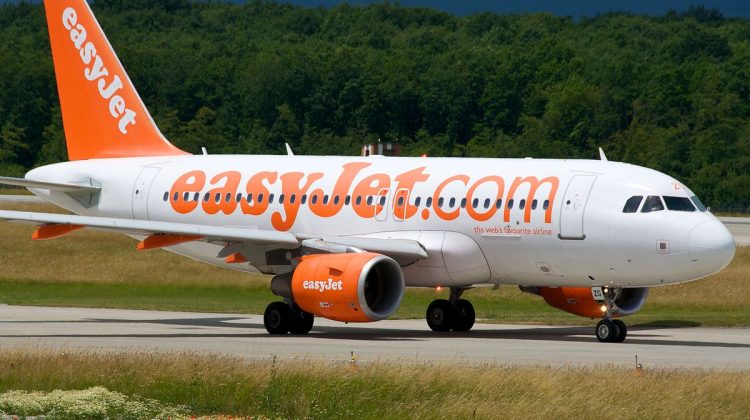 O companie aeriană se plânge pe noua variantă de COVID-19. Numărul rezervărilor a scăzut