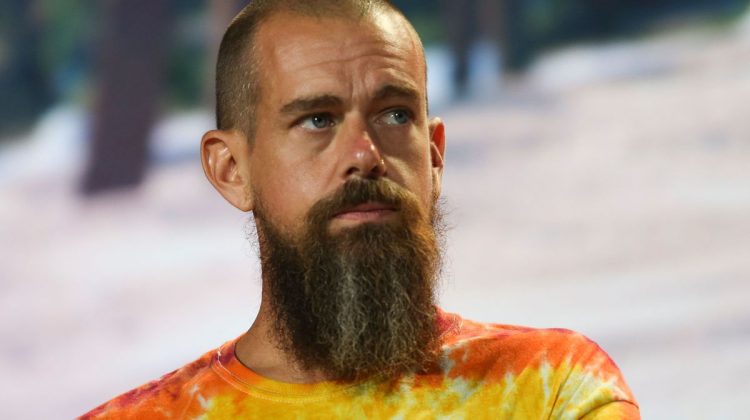 Jack Dorsey demisionează de la conducerea Twitter, rețeaua socială pe care a fondat-o în 2006. Cine îi ia locul?