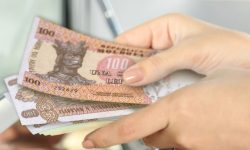 Din 2022 bugetarilor li se va întoarce „al 13 salariu”. Proiectul politicii fiscale și vamale, votate în prima lectură