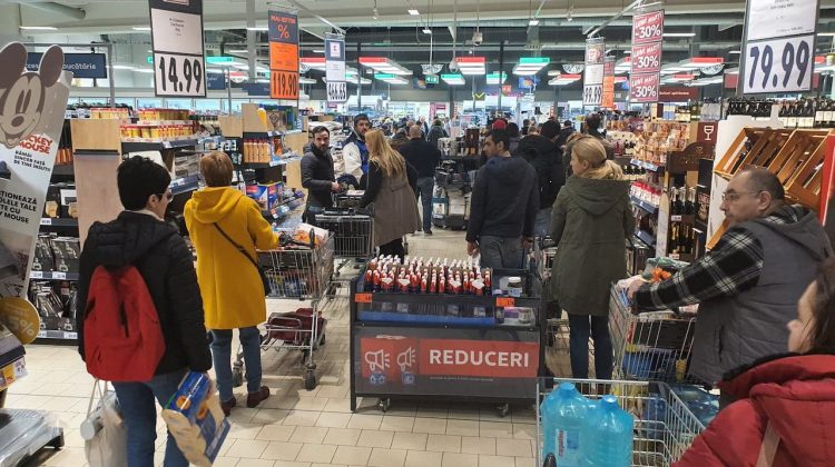 Moldovenii au intrat în febra cumpărăturilor. Cifra de afaceri în comerț s-a majorat cu 16,5%