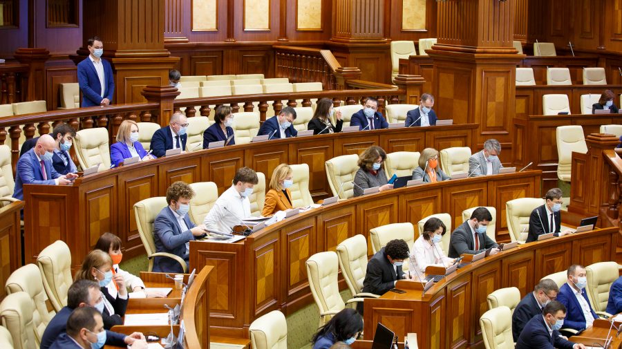 Autoritățile cheltuie mai mult decât adună. Care sunt sursele de finanțare a deficitului bugetar pentru anul 2022