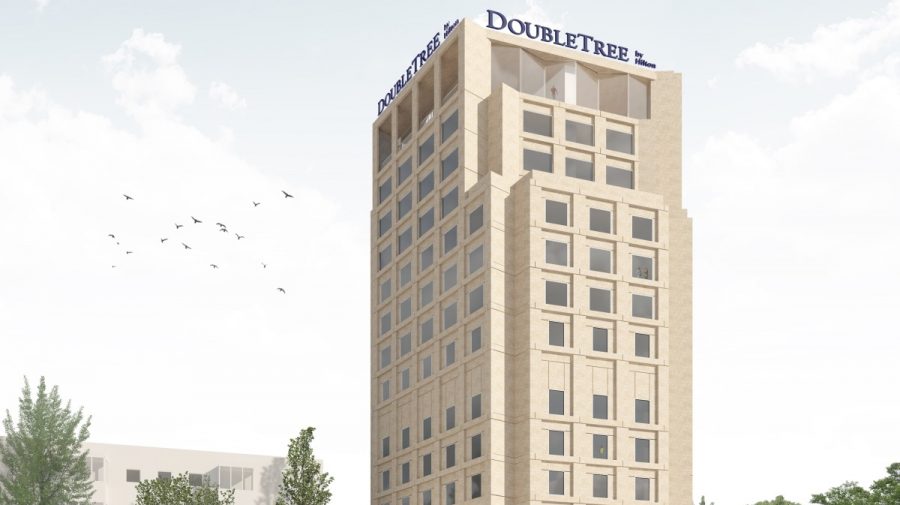 Investitorii moldoveni au cumpărat sediul BCR din Brașov și vor să-l transforme în hotel Hilton