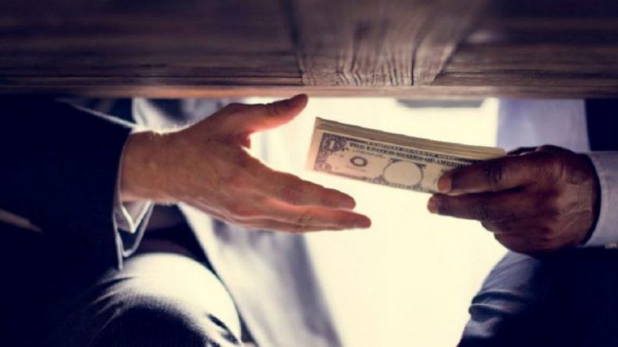 Culmea șpăgii! Mai mulți fiscaliști bănuiți că au pretins mită de 1,5 milioane de lei