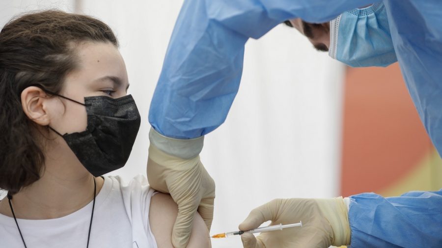 ATENȚIE PĂRINȚI! Din 18 noiembrie începe vaccinarea copiilor mai mari de 12 ani. Tot ce trebuie să cunoașteți (VIDEO)