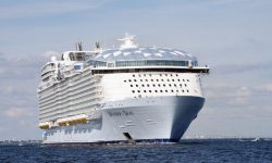 Wonder of the Seas, cel mai mare vas de croazieră din lume, e aproape de lansare. Oraș plutitor, construit în 2 ani