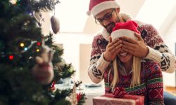 (FOTO) Unde găsești cadouri corporate de CRĂCIUN? Lista companiilor din țară unde vei găsi darul perfect