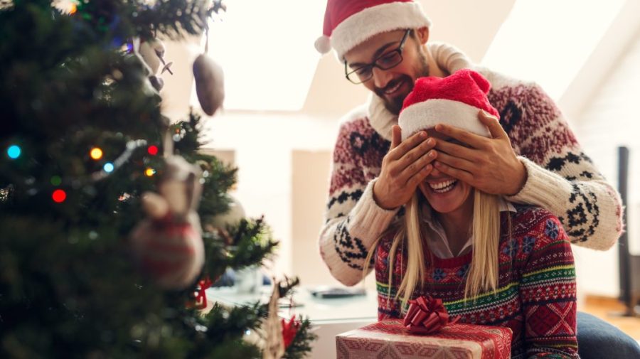 (FOTO) Unde găsești cadouri corporate de CRĂCIUN? Lista companiilor din țară unde vei găsi darul perfect