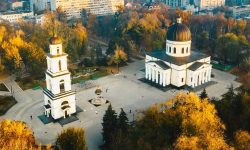 Încă un sezon de pandemie. Cum moldovenii au salvat o industrie care a fost „covidizată”