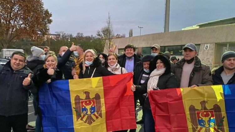 Sume record de bani trimise în ţară de moldovenii din diaspora și vândute la casele de schimb