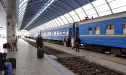 Moldovenii nu se mai înghesuie în gara feroviară. Avionul depășește trenul. Și nu doar la viteză