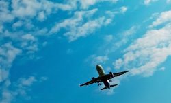 Expert: Restricțiile de călătorie vin prea târziu pentru a opri varianta Omicron. „Se răspândește destul de rapid”