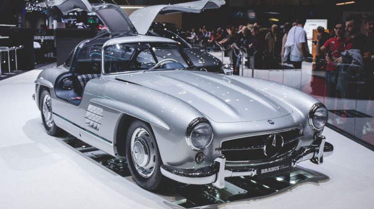 TOP cele mai bune mașini de LUX potrivite pentru oameni înalți. Modele de la BMW, Mercedes, Rolls-Royce și Bentley,