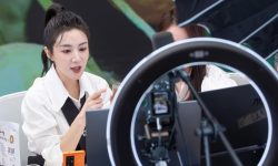 Un influencer chinez a fost amendat cu 210 milioane de dolari. DE CE?