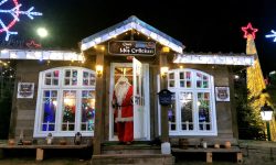 MOȘ CRĂCIUN se mută în România? Cum arată SATUL celui mai îndrăgit personaj al copiilor, construit la Piatra Neamț