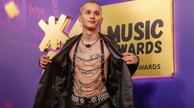 TikTok  l-a făcut milionar la 19 ani. Câți bani a „spart” de ziua lui