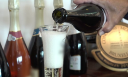 Investiţii: Şampania a bătut giganţii tech şi bitcoin în 2021