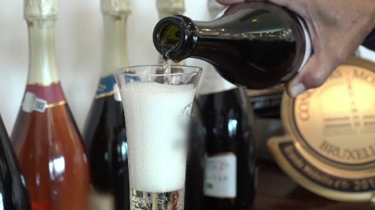 Investiţii: Şampania a bătut giganţii tech şi bitcoin în 2021