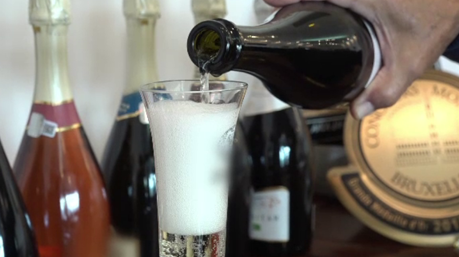 Investiţii: Şampania a bătut giganţii tech şi bitcoin în 2021