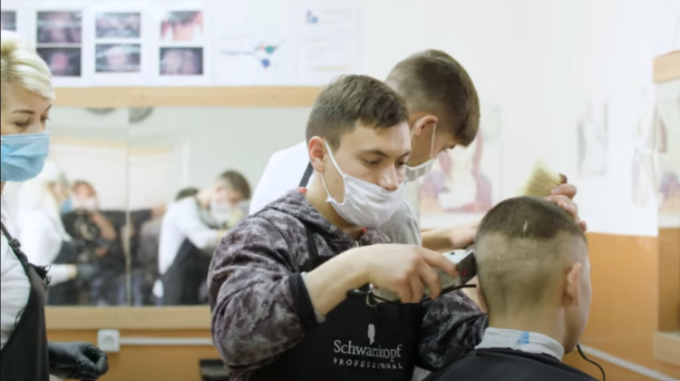 VIDEO Educație după gratii datorită Fundației Regina Pacis! Istoria unui minor privat de libertate căruia i s-a oferit posibilitatea să studieze lucruri noi