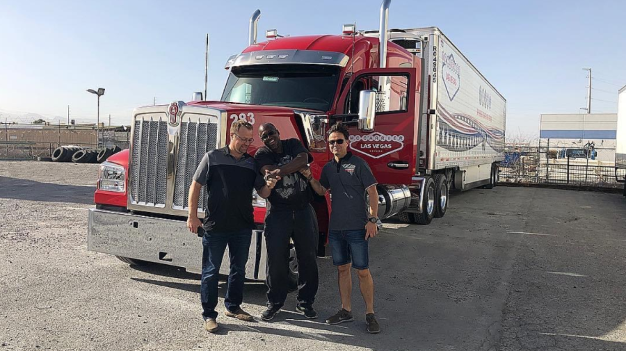 Moldoveanul care a lansat propria companie de transport în Las Vegas: În America banii nu se culeg de pe copaci