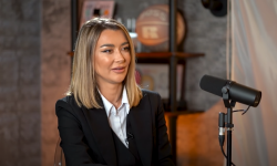 Românca care a ajuns milionară în trei ani. A început cu o investiție de 500 de euro și a ajuns la sute de mii