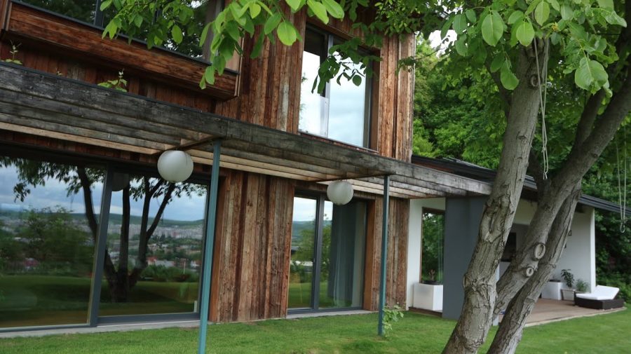 (VIDEO) O casă de milioane a unor milionari de la Cluj. Ce scoate în evidență imobilul