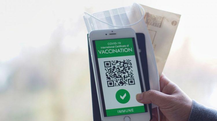 Un român a fost amendat cu 400 de EURO într-un autobuz din Roma. Nu avea la el certificatul verde