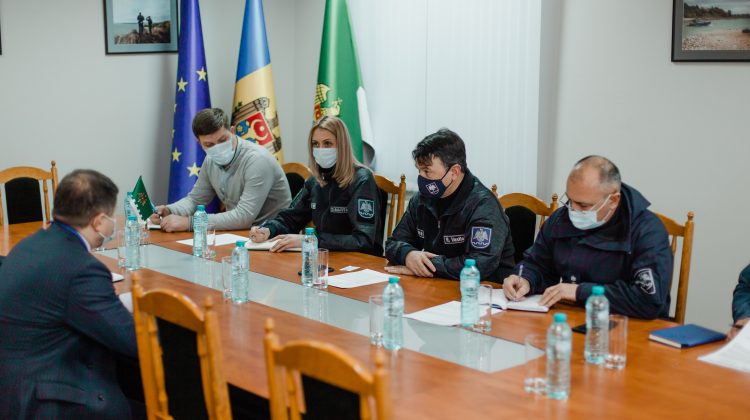 Discuții între Vasiloi și Tofilat. Călătoria cu trenul este o modalitate rapidă de trecere a frontierei de stat