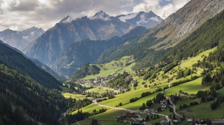 Bogătașii ruși renunță la vacanțele de lux din Elveția și Franța, unde o cabana costă și 250.000 de dolari pe săptămână