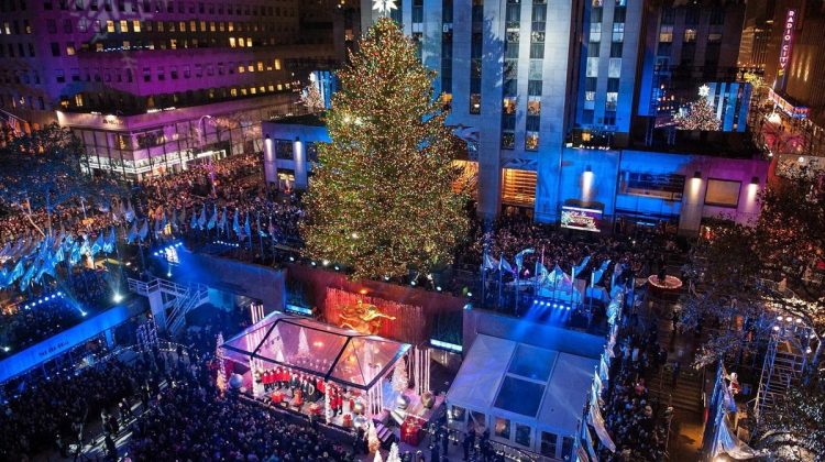 FOTO Cum arată de Crăciun un cartier din New York unde fiecare casă este decorată cu mii de lumini