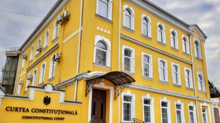 Flashmob în fața Curții Constituționale: Problema foștilor deținători de patente rămâne nesoluționată