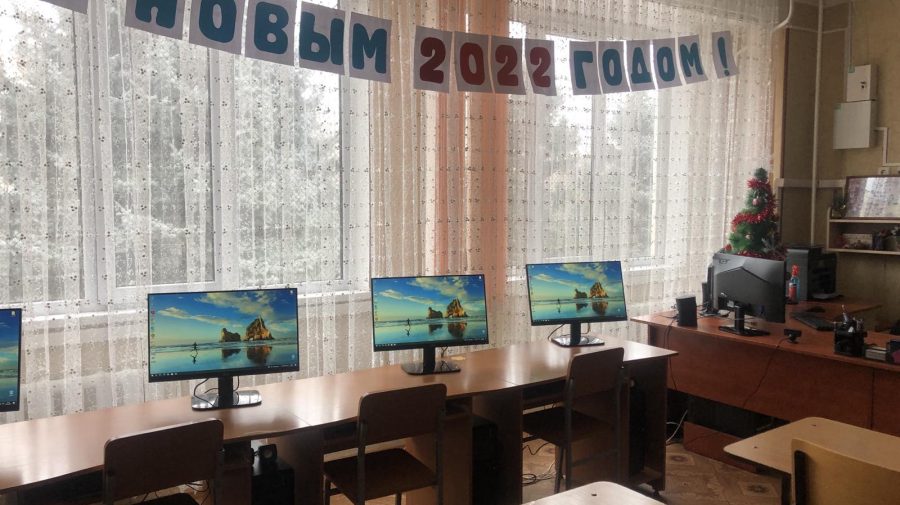 Magazinul Accent Electronic a donat calculatoare noi unui liceu din Capitală