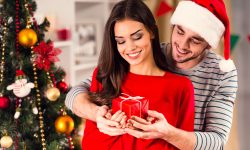 Cadouri de Revelion pe care femeile le adoră! Cum să o surprinzi
