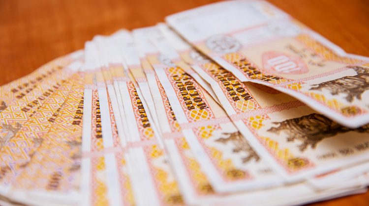 Băncile au început goana după banii populaţiei cu dobânzi care aduc profit