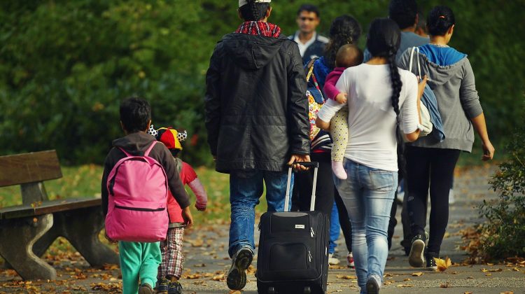 Autoritățile se chinuie să atragă banii migranților în investiții, dar miliardele tot la achiziția de mâncare ajung