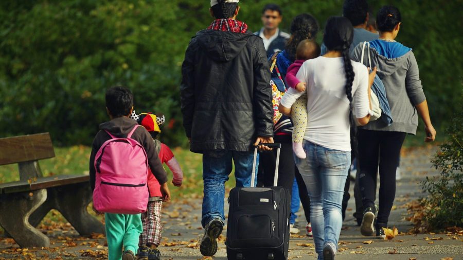 Autoritățile se chinuie să atragă banii migranților în investiții, dar miliardele tot la achiziția de mâncare ajung